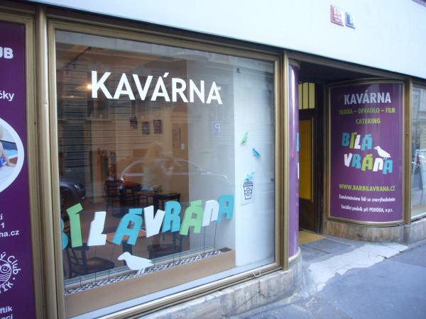 Kavárna Bílá Vrána - vchod
